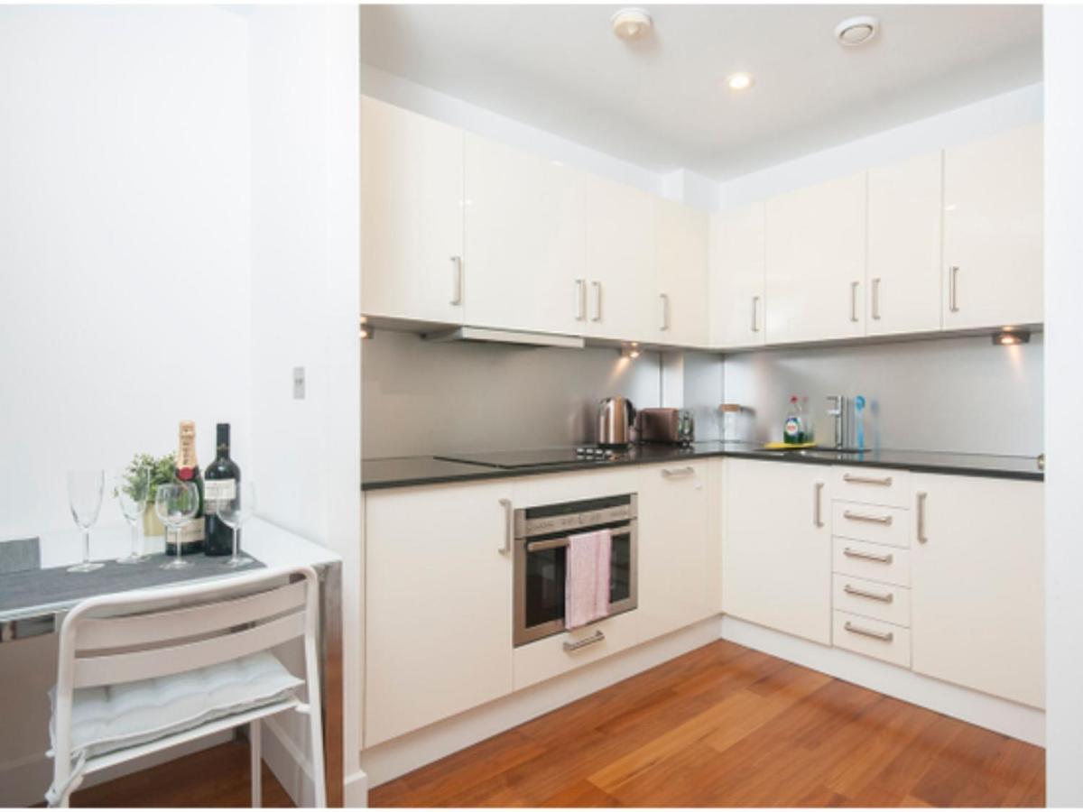 The Most Central Apartment In Кардифф Экстерьер фото