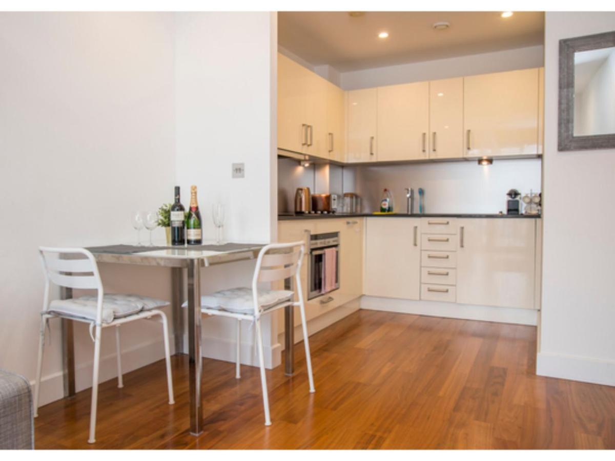 The Most Central Apartment In Кардифф Экстерьер фото